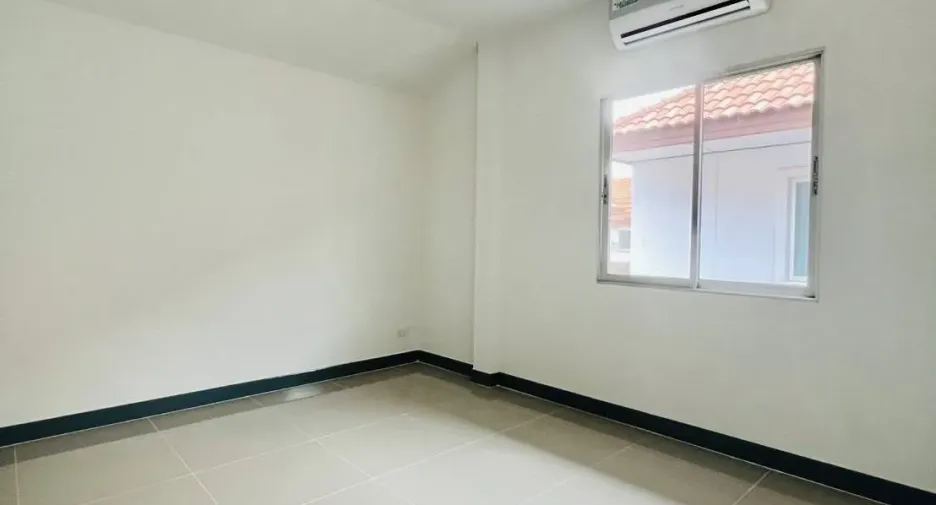 For sale 3 bedrooms townhouse in Thalang, Phuket