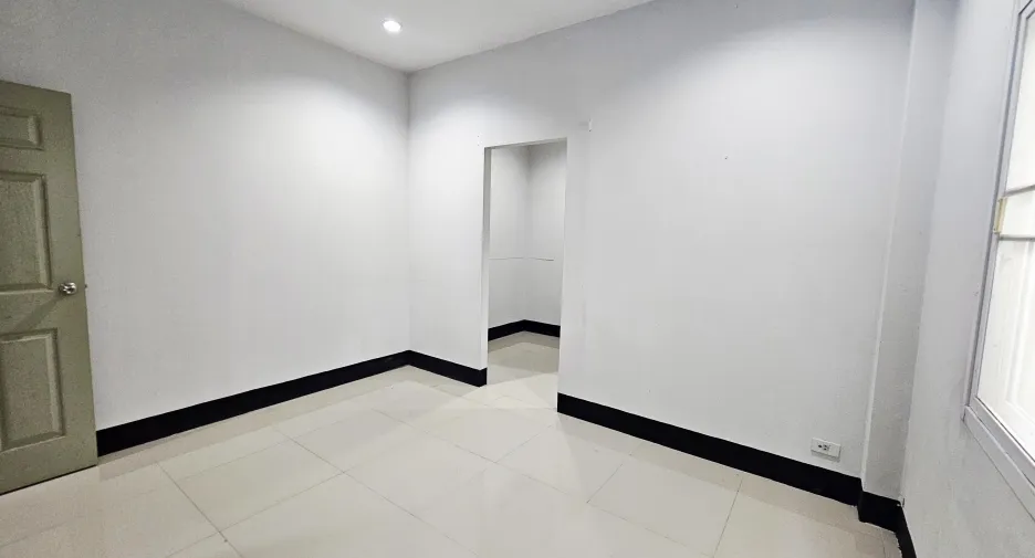 For sale 4 bedrooms townhouse in Mueang Chiang Rai, Chiang Rai