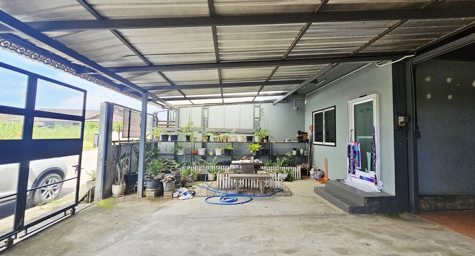 For sale 4 bedrooms townhouse in Mueang Chiang Rai, Chiang Rai