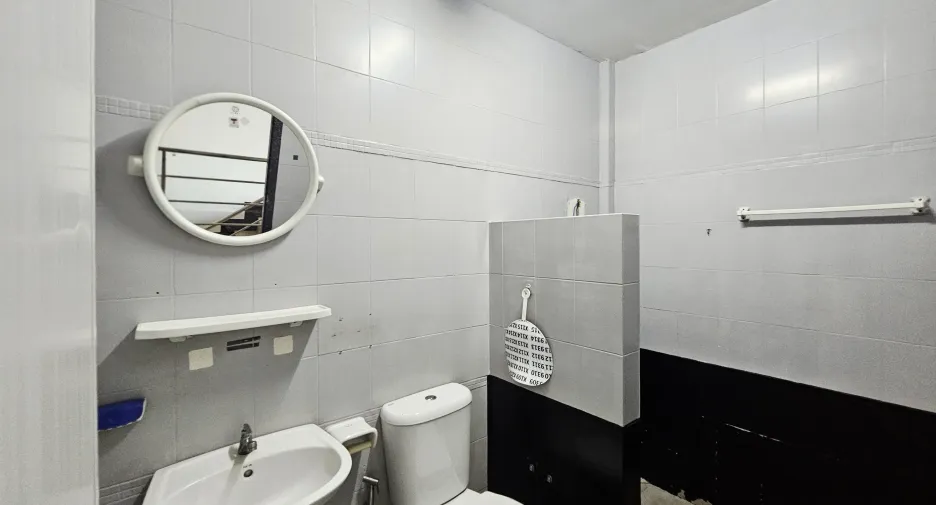 For sale 4 bedrooms townhouse in Mueang Chiang Rai, Chiang Rai