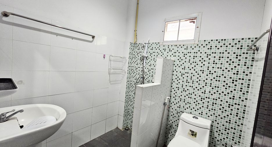 For sale 4 bedrooms townhouse in Mueang Chiang Rai, Chiang Rai