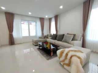 Villa zum Kauf und zur Miete mit 5 Zimmer in Bang Lamung, Chonburi