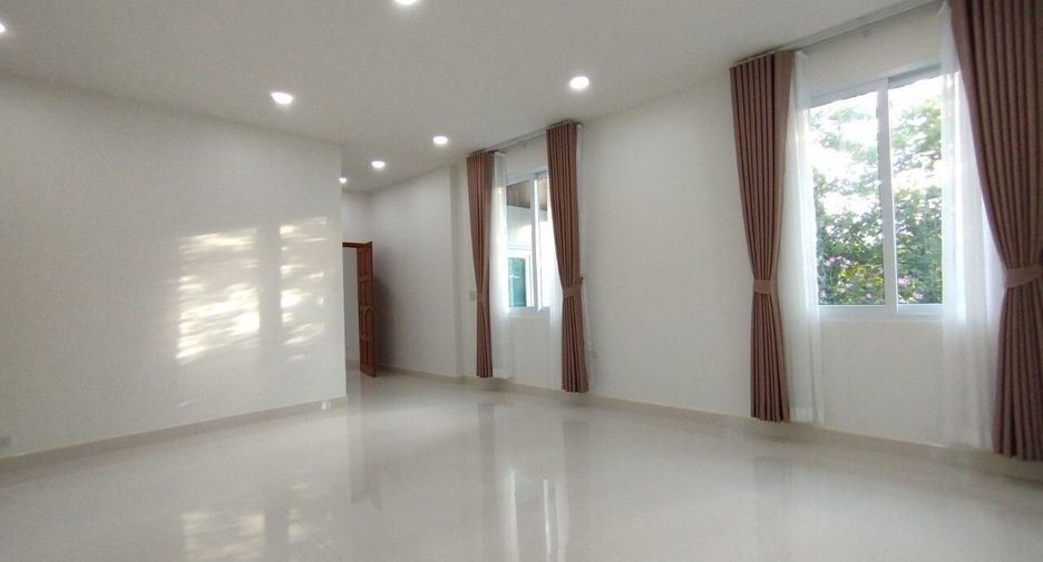 Villa en venta y en alquiler de 5 habitaciones en Bang Lamung, Chonburi