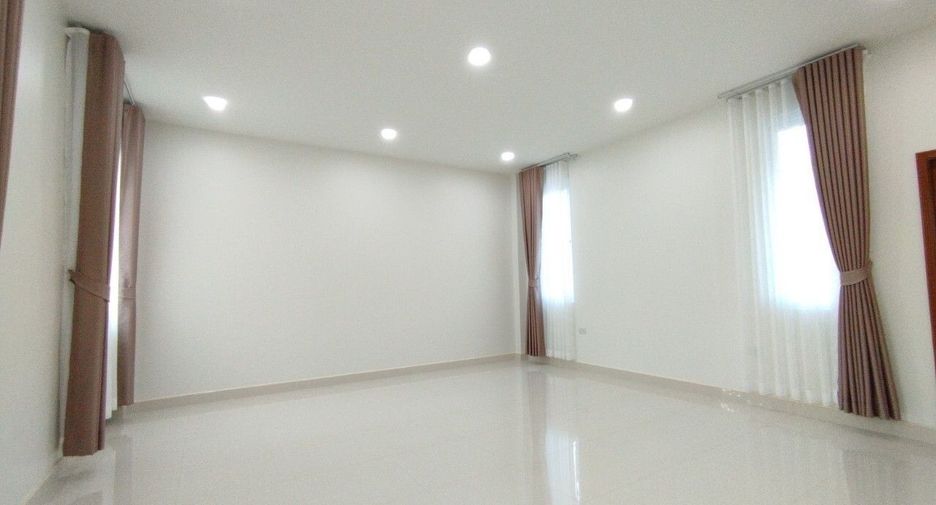 Villa en venta y en alquiler de 5 habitaciones en Bang Lamung, Chonburi