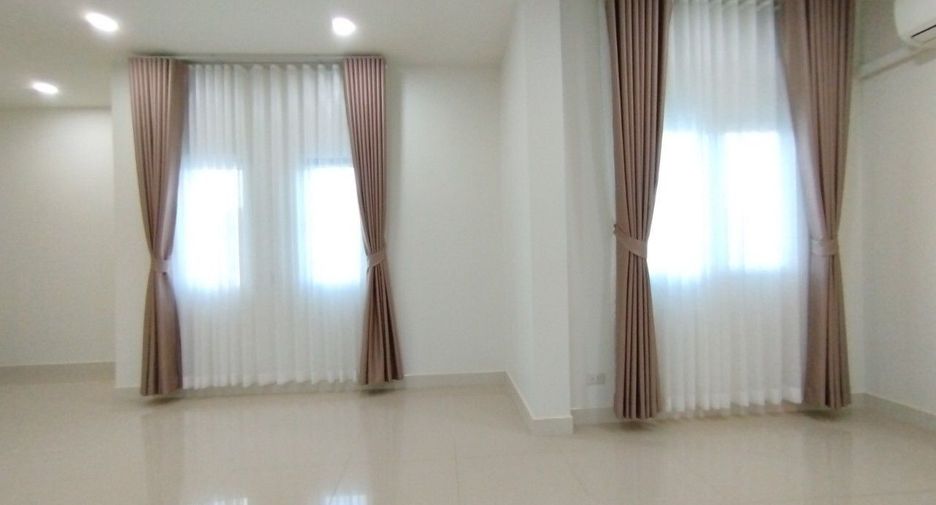 Villa en venta y en alquiler de 5 habitaciones en Bang Lamung, Chonburi