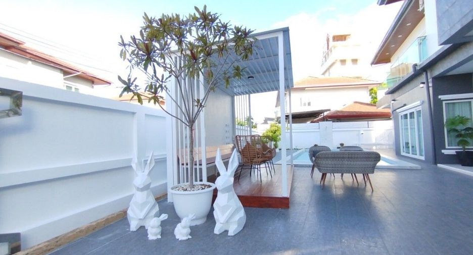Villa en venta y en alquiler de 5 habitaciones en Bang Lamung, Chonburi