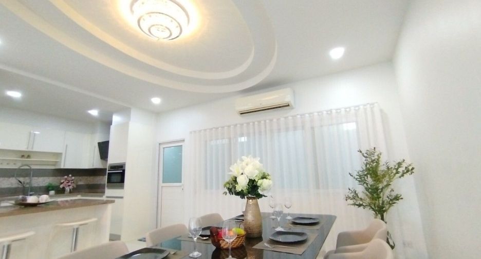 Villa en venta y en alquiler de 5 habitaciones en Bang Lamung, Chonburi