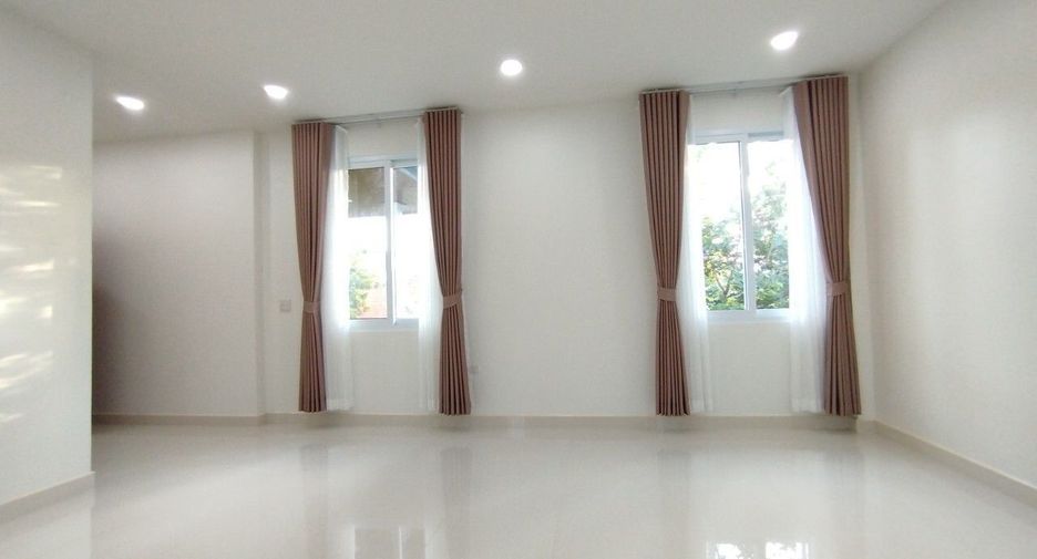 Villa en venta y en alquiler de 5 habitaciones en Bang Lamung, Chonburi