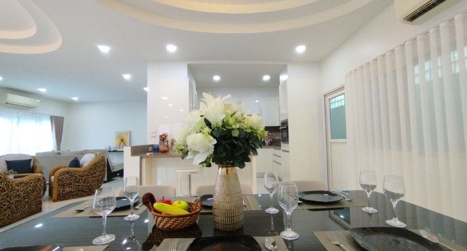 Villa en venta y en alquiler de 5 habitaciones en Bang Lamung, Chonburi