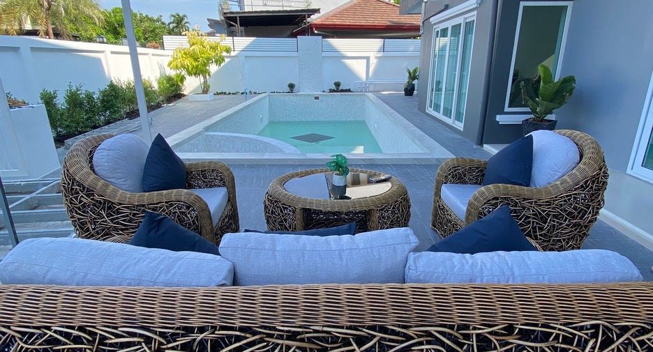 Villa en venta y en alquiler de 5 habitaciones en Bang Lamung, Chonburi
