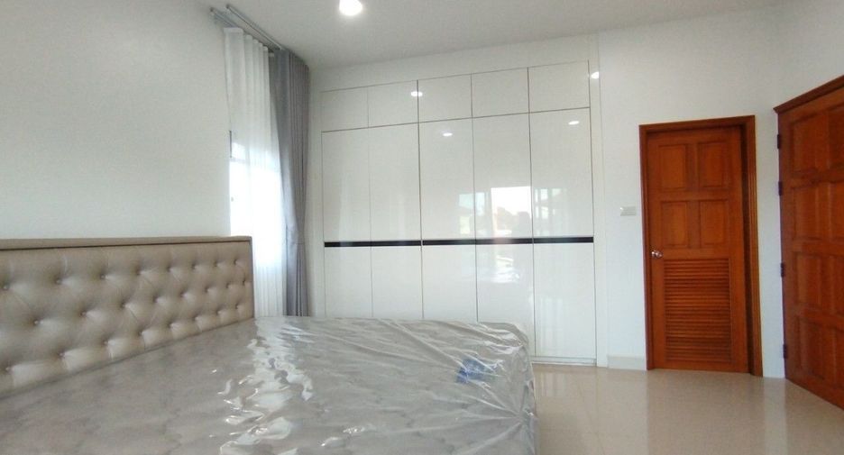 Villa en venta y en alquiler de 5 habitaciones en Bang Lamung, Chonburi