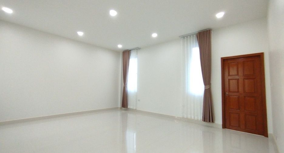 Villa en venta y en alquiler de 5 habitaciones en Bang Lamung, Chonburi