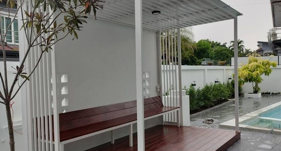 Villa en venta y en alquiler de 5 habitaciones en Bang Lamung, Chonburi