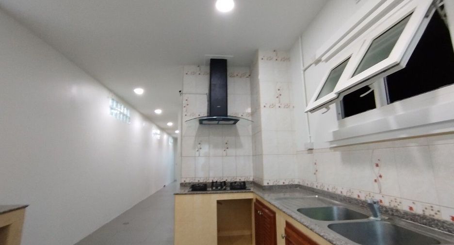 Villa en venta y en alquiler de 5 habitaciones en Bang Lamung, Chonburi