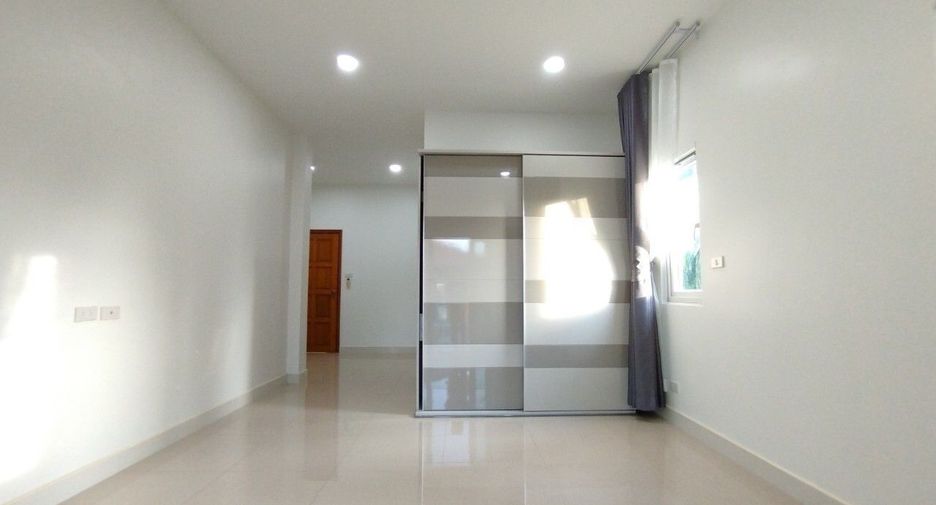 Villa en venta y en alquiler de 5 habitaciones en Bang Lamung, Chonburi