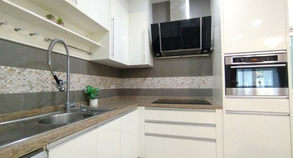 Villa en venta y en alquiler de 5 habitaciones en Bang Lamung, Chonburi