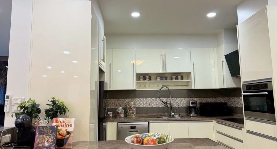 For sale and for rent 5 bedrooms villa in Bang Lamung, Chonburi