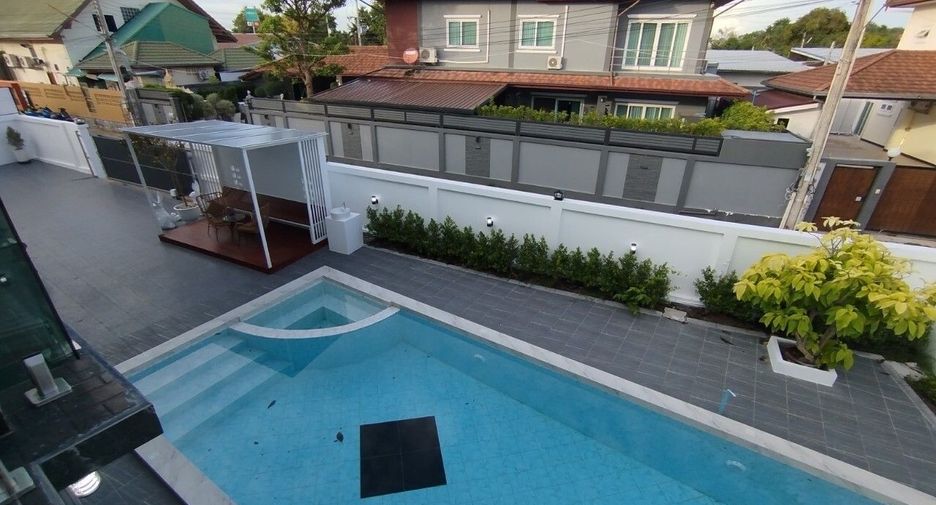Villa en venta y en alquiler de 5 habitaciones en Bang Lamung, Chonburi