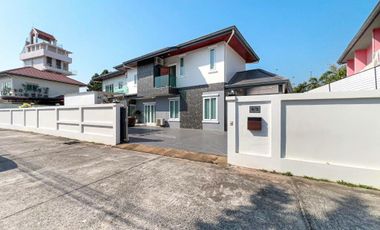 À vendre et à louer 5 chambres villa à Bang Lamung, Chonburi