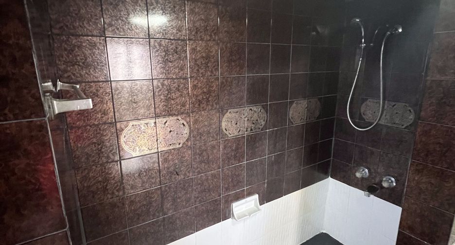 For sale and for rent 4 bedrooms condo in Khlong Toei, Bangkok
