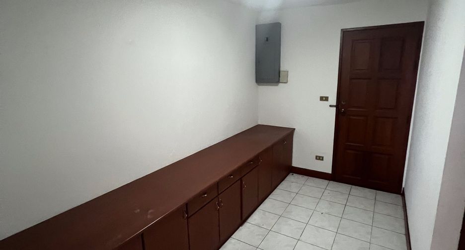 For sale and for rent 4 bedrooms condo in Khlong Toei, Bangkok