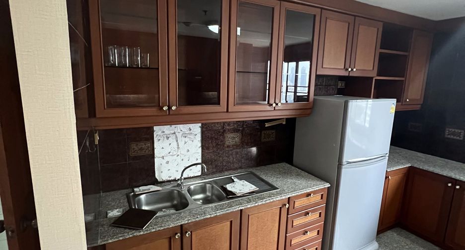 For sale and for rent 4 bedrooms condo in Khlong Toei, Bangkok