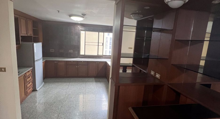 For sale and for rent 4 bedrooms condo in Khlong Toei, Bangkok