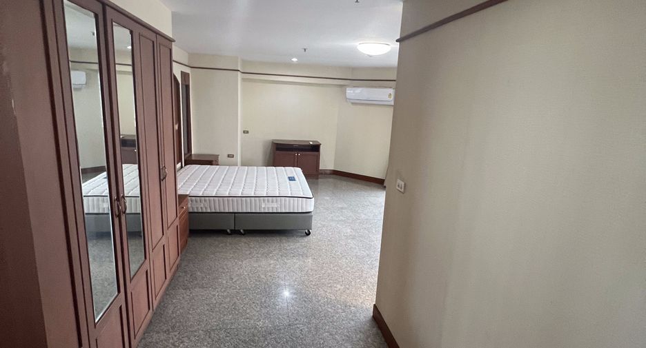 For sale and for rent 4 bedrooms condo in Khlong Toei, Bangkok