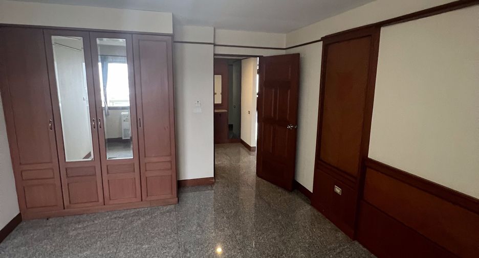 For sale and for rent 4 bedrooms condo in Khlong Toei, Bangkok