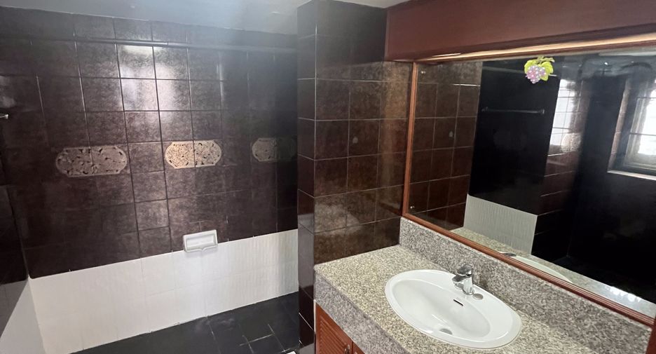 For sale and for rent 4 bedrooms condo in Khlong Toei, Bangkok