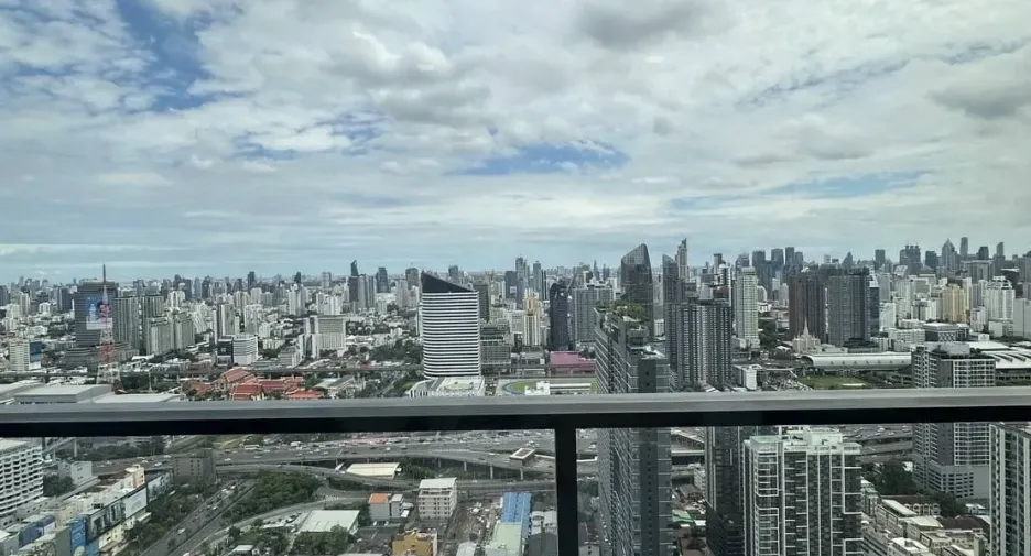 À vendre et à louer 2 chambres condo à Huai Khwang, Bangkok