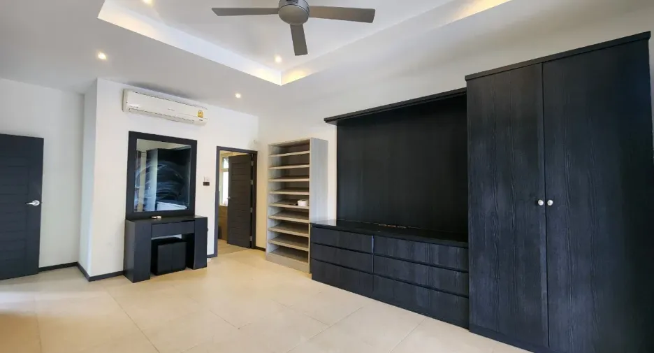 For rent 4 bedrooms villa in Hua Hin, Prachuap Khiri Khan