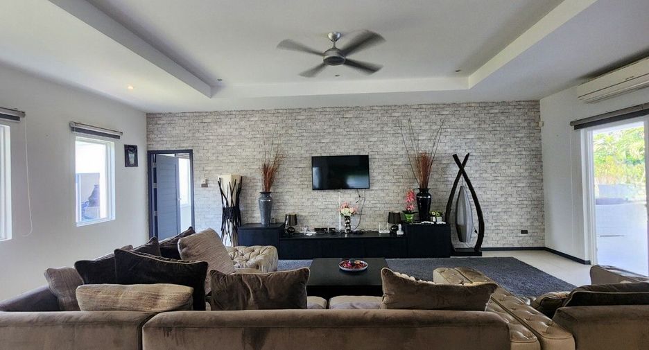 For rent 4 bedrooms villa in Hua Hin, Prachuap Khiri Khan