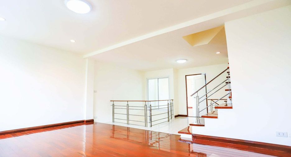 À vendre 3 chambres maison à Wang Thonglang, Bangkok