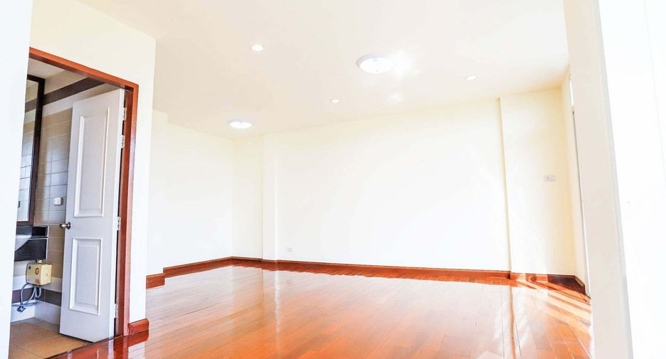 For sale 3 bedrooms house in Wang Thonglang, Bangkok