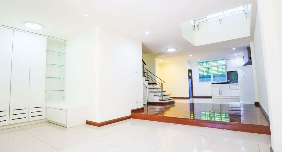 À vendre 3 chambres maison à Wang Thonglang, Bangkok