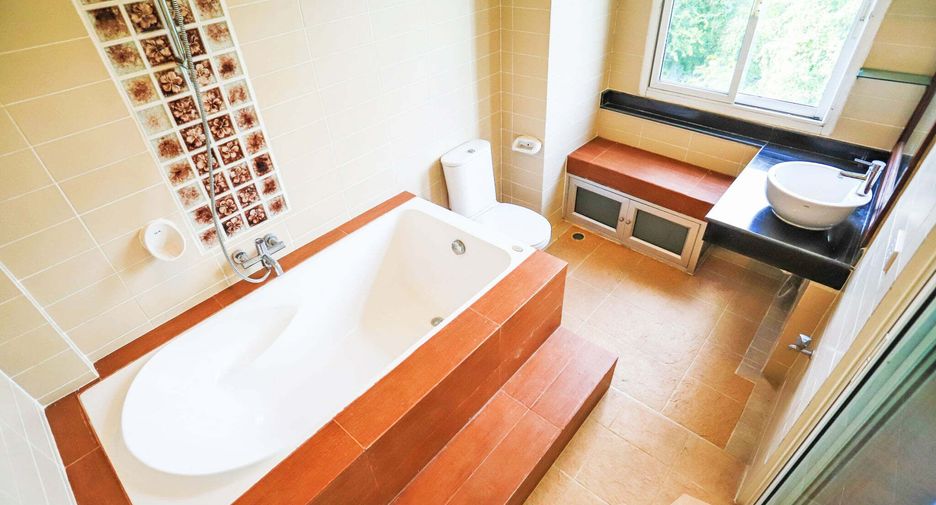 For sale 3 bedrooms house in Wang Thonglang, Bangkok