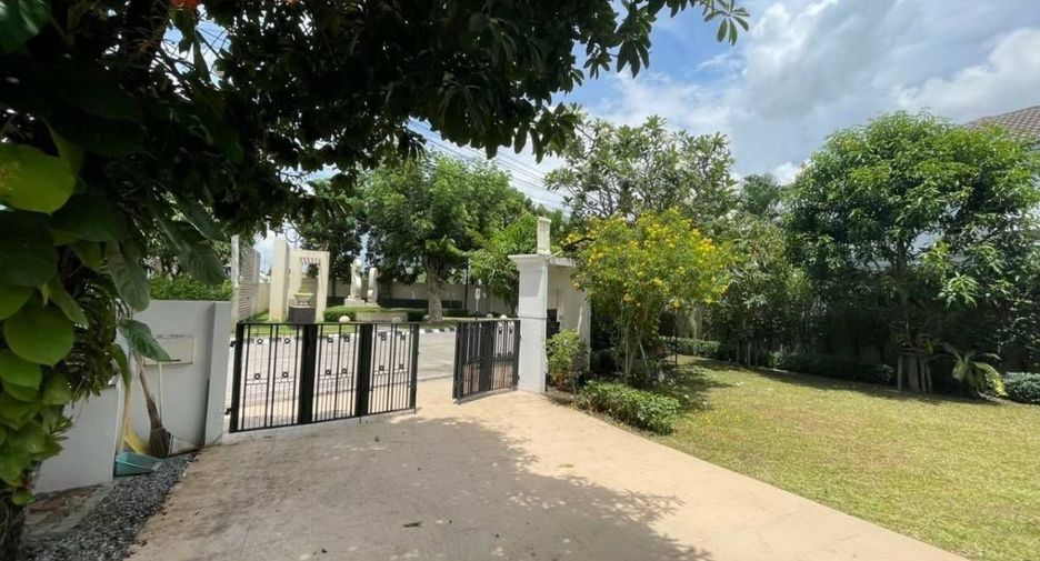 For sale and for rent 3 bedrooms house in Lat Krabang, Bangkok