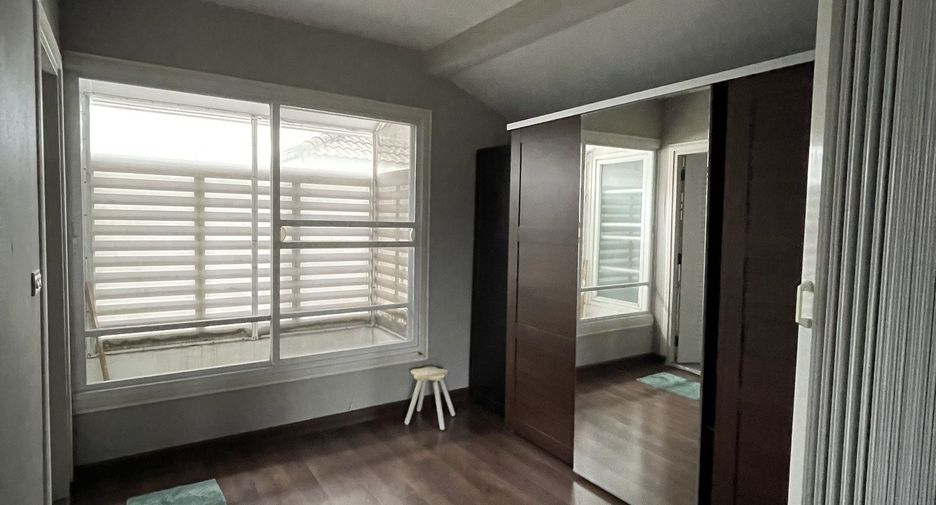 For sale and for rent 3 bedrooms house in Lat Krabang, Bangkok