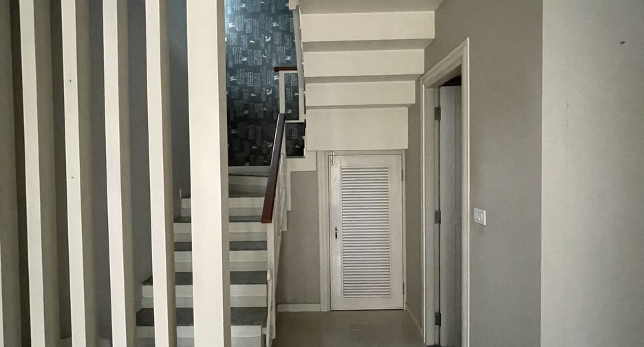 For sale and for rent 3 bedrooms house in Lat Krabang, Bangkok