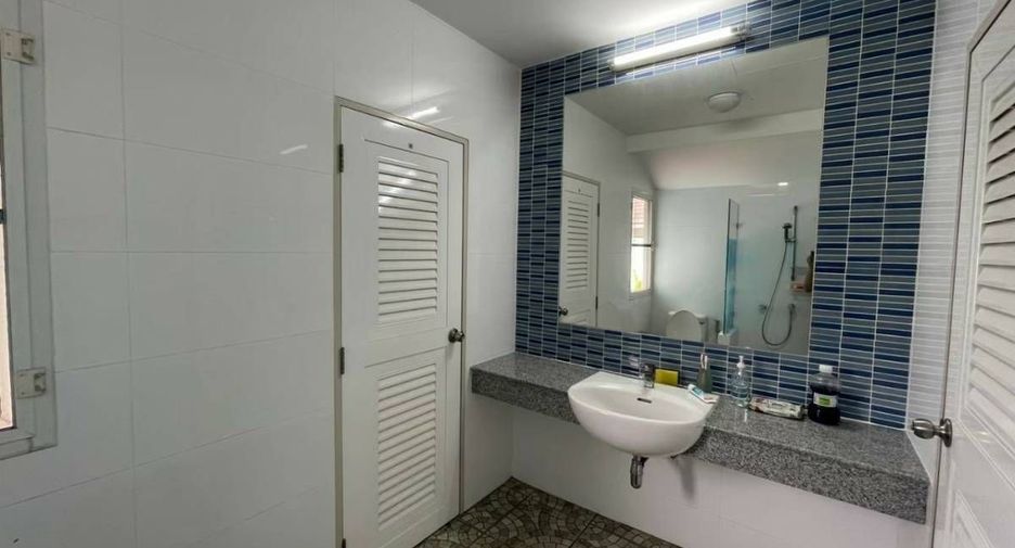 For sale and for rent 3 bedrooms house in Lat Krabang, Bangkok