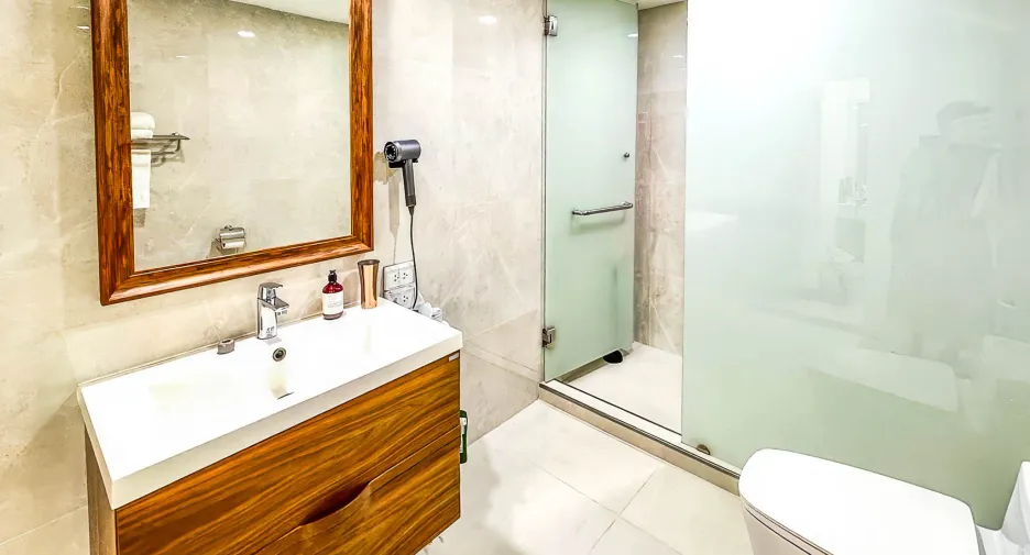 For sale 4 bedrooms condo in Watthana, Bangkok