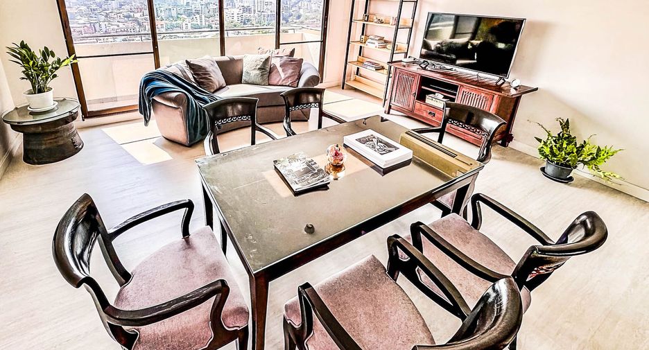 For sale 4 bedrooms condo in Watthana, Bangkok