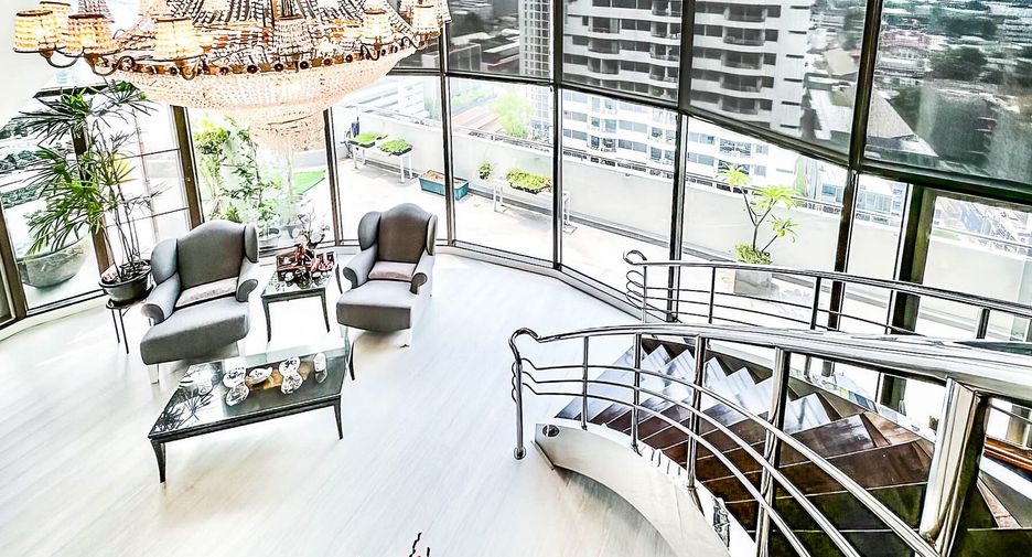 For sale 4 bedrooms condo in Watthana, Bangkok