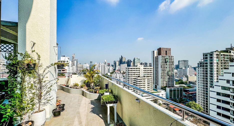 For sale 4 bedrooms condo in Watthana, Bangkok