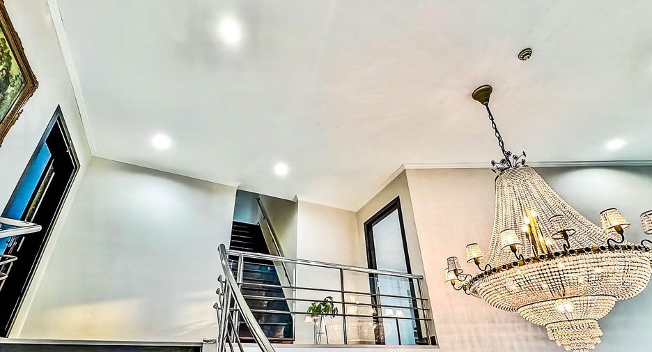 For sale 4 bedrooms condo in Watthana, Bangkok
