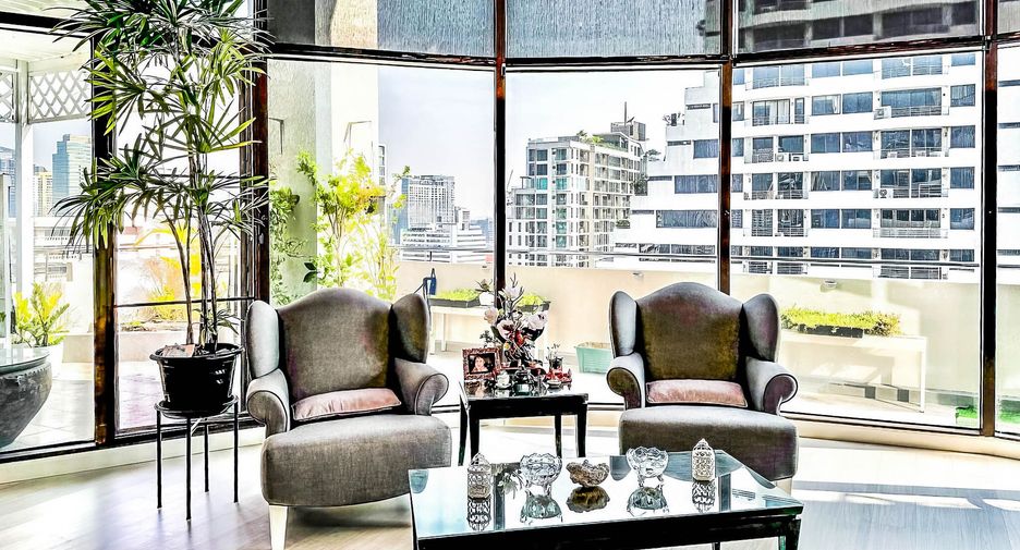 For sale 4 bedrooms condo in Watthana, Bangkok
