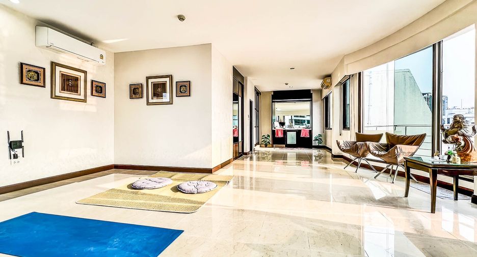 For sale 4 bedrooms condo in Watthana, Bangkok