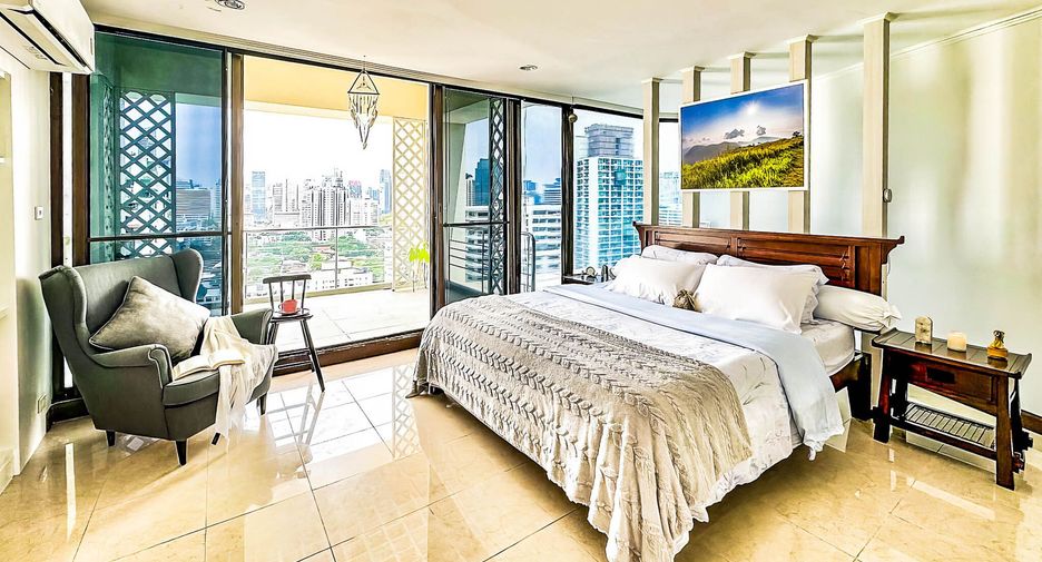 For sale 4 bedrooms condo in Watthana, Bangkok