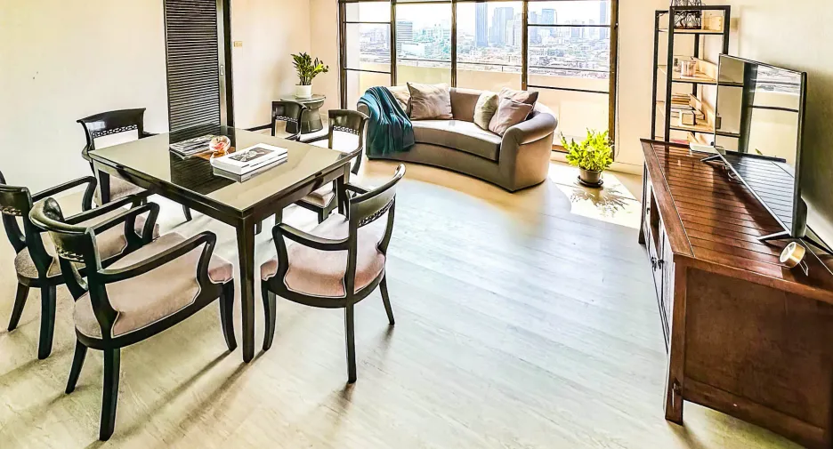For sale 4 bedrooms condo in Watthana, Bangkok
